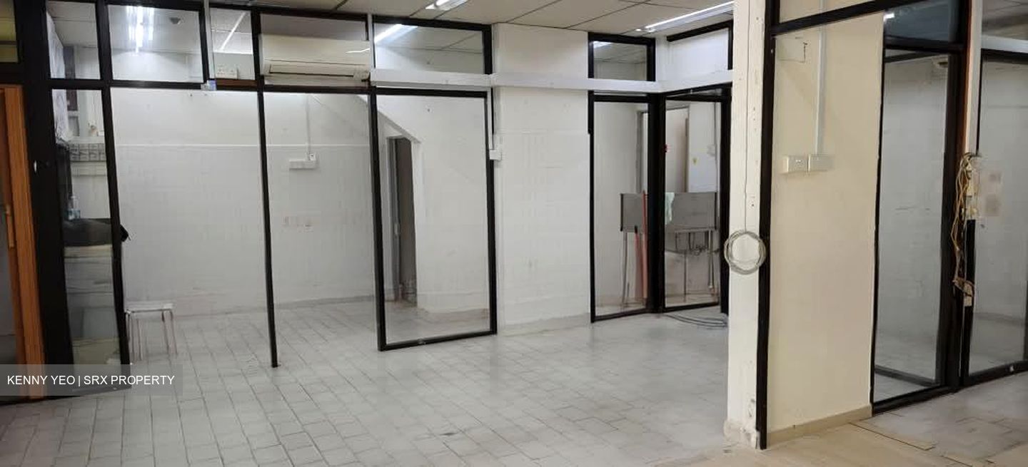 Tampines Street 42 (D18), Shop House #552435591
